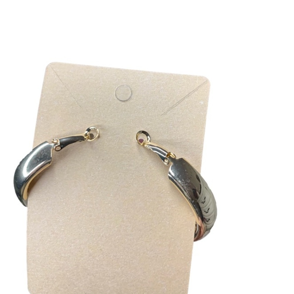 Large gold hoops - Picture 2 of 2